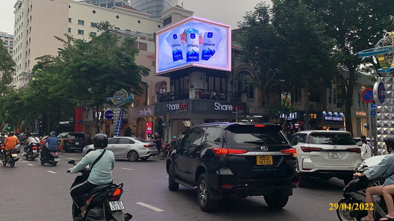 biển-quang-cao-led-3D-tai-pho-di-bo-nguyen-hue