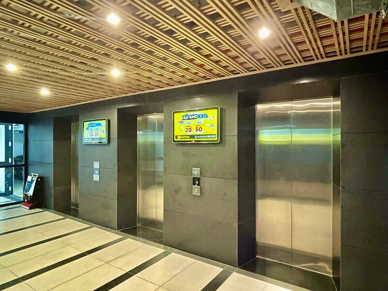 lcd thang may ruc ro