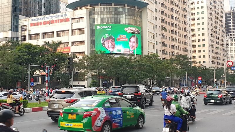 Biển-quang-cao-led-ngoai-troi-tai-hoang-dao-thuy-le-van-luong